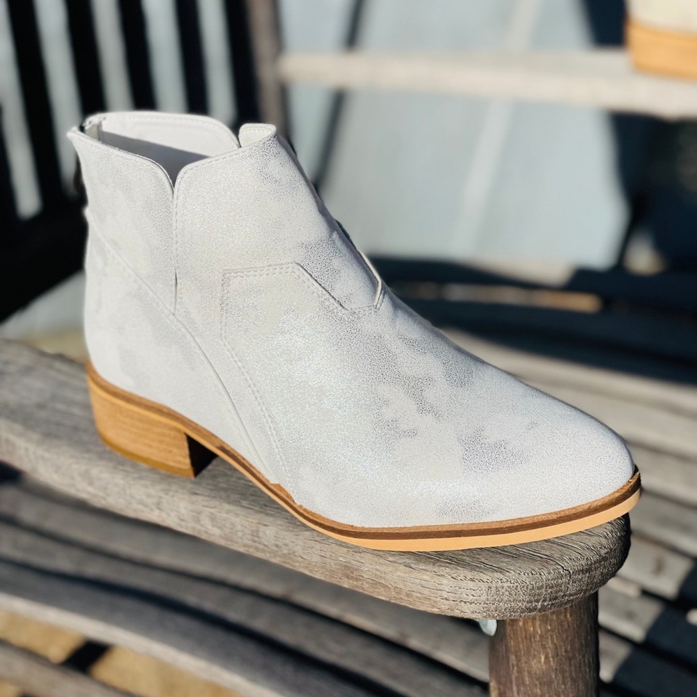 Corky’s Curry Boot